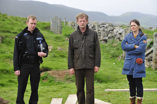 Steven Robertson, Douglas Henshall, Alison O'Donnell in Shetland