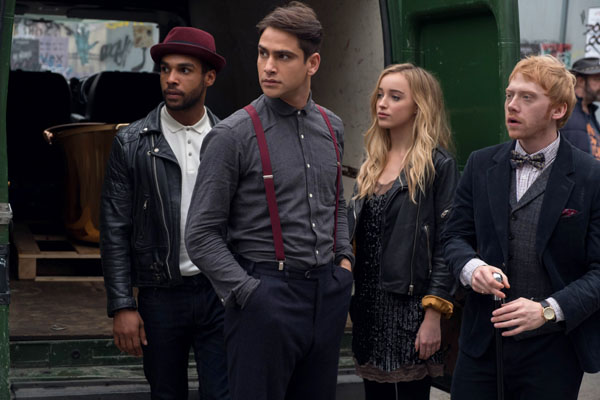 Lucien Laviscount, Luke Pasqualino, Phoebe Dynevor, Rupert Grint in Snatch